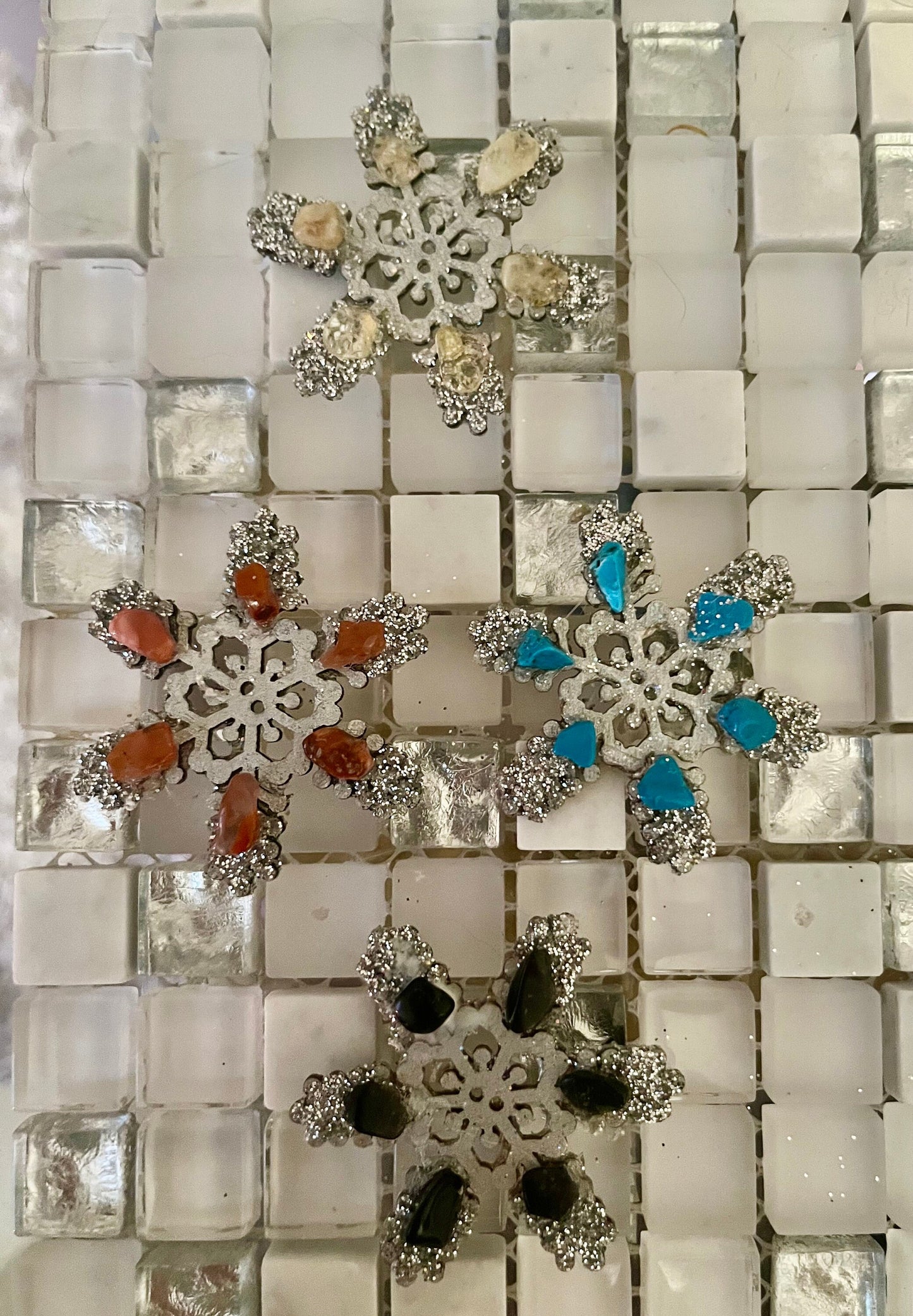 6 x Hanging snowflake decorations with crystals ( high vibe/energised)